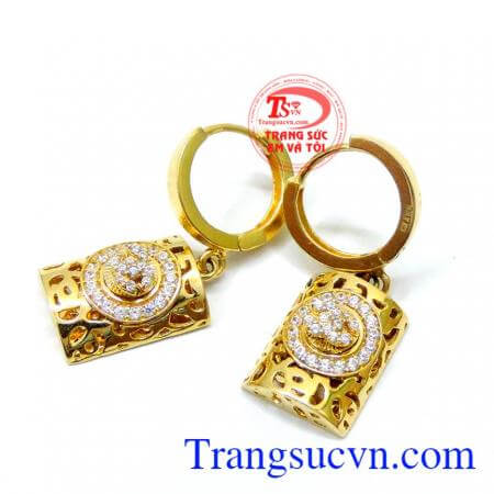 Hoa tai nữ tính quý phái đẹp với đường nét mềm mại, vừa e ấp, vừa dịu dàng,