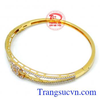 chi tiết trang trí tuy không quá cầu kỳ nhưng lại đòi hỏi sự kỳ công và tận tâm của đội ngũ chế tác đã mang tới cho SP một vẻ đẹp thu hút đầy sức quyến rũ. 