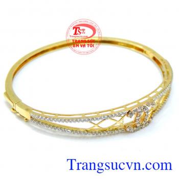 Vòng nữ chanel trẻ trung đẹp với đường nét mềm mại, vừa e ấp, vừa dịu dàng. 