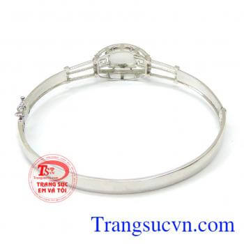 Giúp bạn hoàn thiện phong cách thời trang ngọt ngào, cá tính sang trọng hợp thời trang. Vòng nữ chanel trắng sáng đẹp. Vòng nữ chanel trắng sáng đẹp