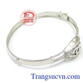 Vòng nữ chanel trắng sáng đẹp giúp tôn vinh vẻ đẹp bản thân một cách lãng mạn, cá tính và quyến rũ.