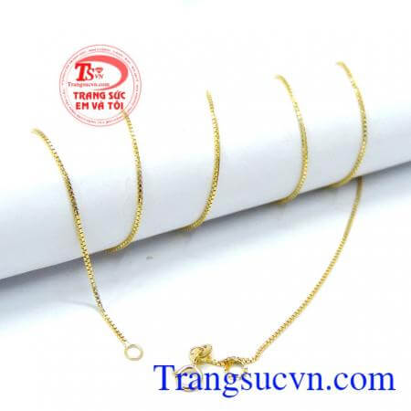 Sản phẩm một vẻ đẹp tinh tế, nhã nhặn và lôi cuốn giúp tôn lên vẻ đẹp hồn nhiên và tính cách hiền dịu nhưng không kém phần ấn tượng của bạn gái
