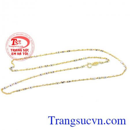 Dây chuyền vàng đeo hợp thời trang và đeo cùng mặt dây, phù hợp làm quà tặng, sinh nhật kỷ niệm, món quà dây chuyền ý nghĩa nhất dành tặng phái đẹp