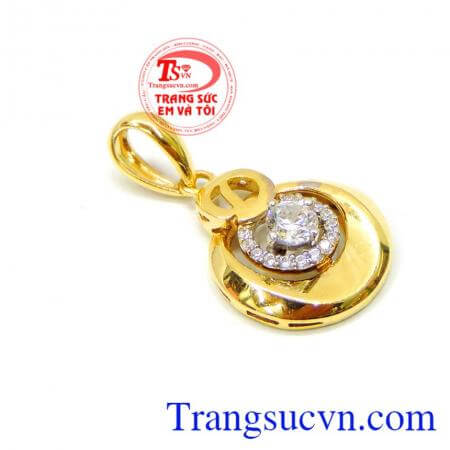 Mặt nữ vàng 10k đính đá đẹp là món quà đặc biệt cho những người thân, bạn bè của bạn