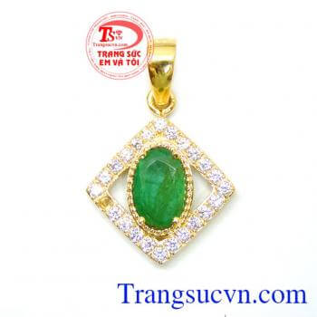 Mặt nữ emerald mặt của sự may mắn