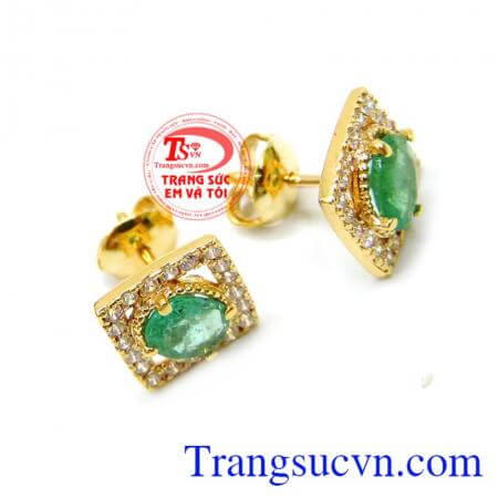 Rất phù hợp cho những bạn nào cần công năng của Lục Bảo hoặc là người mệnh Hoả hoặc Mộc. Hoa tai emerald 14k thời trang