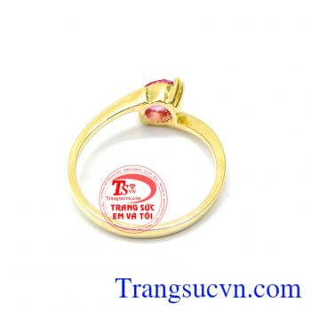 Thạch anh tím mang đến sự hài hòa và thanh thản trong tâm hồn. Nhẫn nữ sphire 14k cho phái đẹp