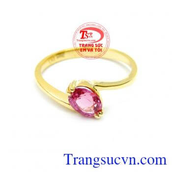 Cải thiện phong thủy màu đá hợp cho người mệnh Thổ, mệnh Hỏa mang đến sự may mắn, khỏe mạnh và tài lộc cho chủ nhân đeo nhẫn. Nhẫn nữ sphire 14k cho phái đẹp