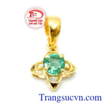 Mặt nữ sang trọng đính đá emerald