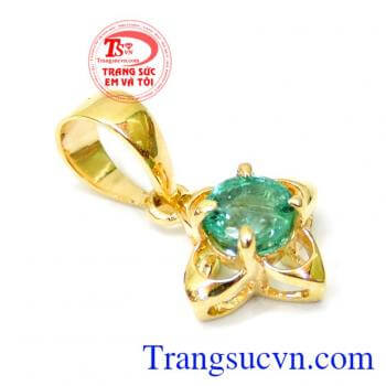 Thoải mái kết hợp với bông tai và nhẫn , quần áo phụ kiện khác để thể hiện phong cách của bạn