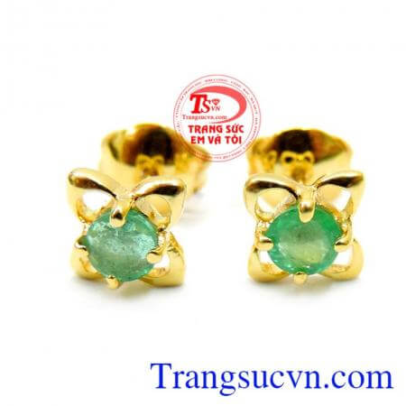 Cách chọn hoa phù hợp với cá tính, sở thích của từng người. Bông tai hoa 4 cánh gắn đá emerald