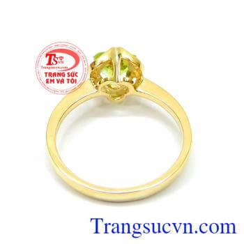 Hợp phong thủy, thích hợp làm quà tặng cho người thân. Nhẫn nữ peridot hợp mệnh mộc