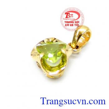 Mặt peridot bọc vàng quý phái tinh tế, đeo hợp phong thủy