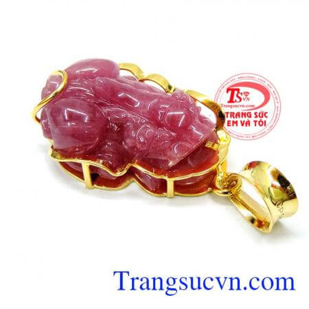 mặt tỳ hưu ruby thiên nhiên phù hợp với mệnh thì sẽ đem lại sức khỏe, may mắn, hưng vượng cho người đeo mang lại nhiều niềm vui tiền tài cho người đeo, Tỳ hưu ruby mông to may mắn 14k 