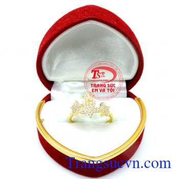 Nhẫn nữ 10k sao sáng lấp lánh với kiểu dáng khá trẻ trung sành điệu. 