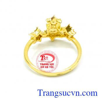 Sản phẩm sẽ khiến bàn tay nhỏ xinh của nữ chủ nhân thon thả, ngọc ngà hơn. Nhẫn nữ 10k sao sáng lấp lánh