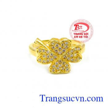 Là món quà đầy ý nghĩa dành tặng cho bạn bè, người thân, người thương của mình. Nhẫn nữ vàng hoa trái tim đẹp