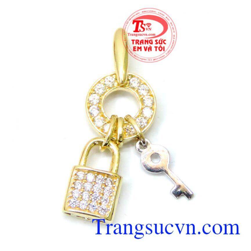 Mặt nữ chìa khóa tình yêu