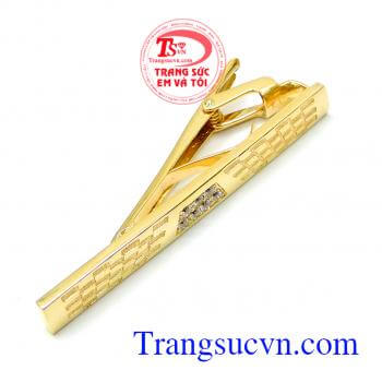Kẹp caravat vàng 14k nam tính là sản phẩm đang được ưa chọn nhất dành tặng phái mạnh. 