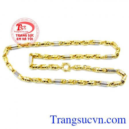 Dây chuyền nam 10k thời trang với thiết kế độc đáo, chủng loại đa dạng bằng những chất liệu vàng 10k luôn khiến bạn trở nên nổi bật nhất đeo hợp thời trang quý phái mang lại vẻ đẹp nam tính sang trọng dễ phối hợp với các trang sức khác