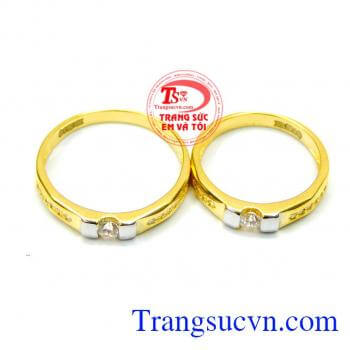Nhẫn cưới khá đơn giản khi không có quá nhiều chi tiết sản phẩm