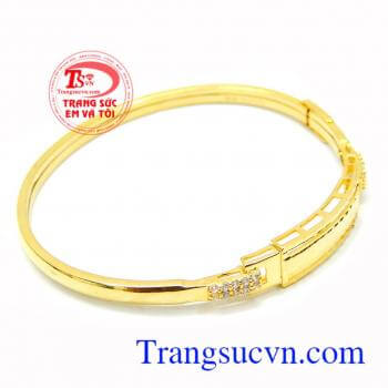 Vòng tay nữ đeo trẻ trung cho nữ với thiết kế độc lạ. 