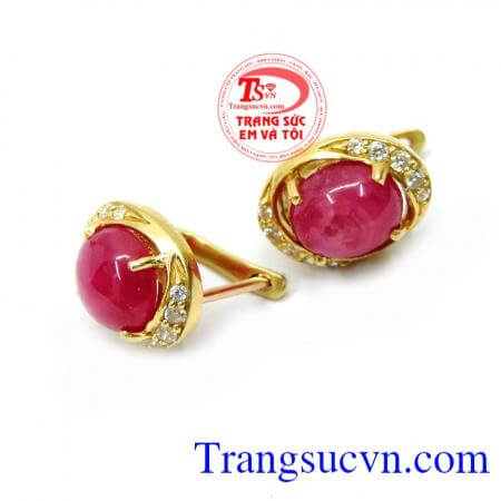 Khuyên tai đá ruby là một lựa chọn rất tinh tế cho bạn mỗi khi đi ra ngoài.