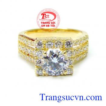 Nhẫn nữ được thiết kế mới mẽ , tinh xảo về đường nét. 