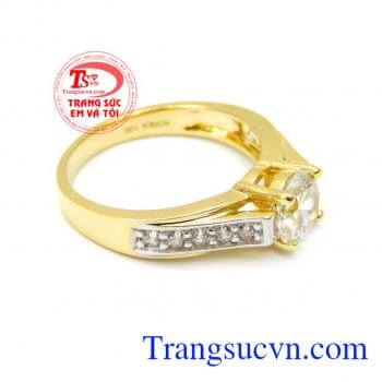 Được nhiều người ưa chuộng , tin tưởng sự dụng trong nhiều năm. Nhẫn nữ vàng mẫu đẹp