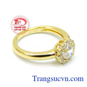 Nhẫn nữ đẹp, tinh tế, là món quà ý nghĩa cho người phụ nữ của bạn. Nhẫn nữ vàng mặt đá bông hoa