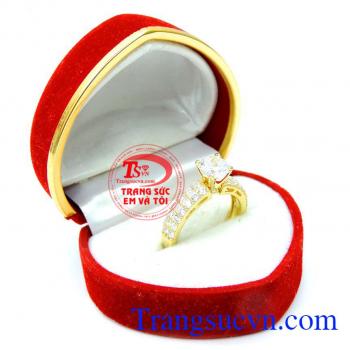 Xung quanh viền tạo nên sự rạng ngời, tươi tắn trẻ trung. Nhẫn nữ korea vàng 10k