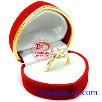 Được nhiều người ưa chuộng , tin tưởng sự dụng trong nhiều năm. Nhẫn nữ mặt vàng hoa 10k