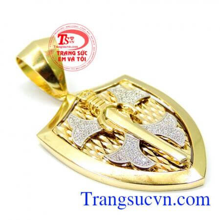 thể hiện sự mạnh mẽ nam tính cho nam đeo cùng dây chuyền vàng hợp thời trang,sang trọng và Ý nghĩa sang trọng và may mắn thành công mang lại Mặt khiên kiếm vàng tây đẹp