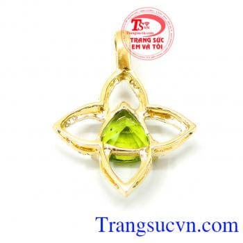 Mặt nữ peridot quý phái tinh tế, đeo hợp phong thủy