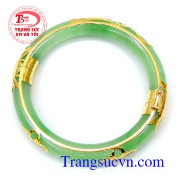Được nhiều người ưa chuộng tin tưởng lựa trọn trong nhiều năm. Vòng jadeite đeo hợp mệnh