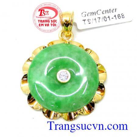 Mặt nữ jadeite đeo may mắn người dùng ngọc không những đạt được nhiều may mắn, sức khỏe vượng, hưng thịnh tài lộc