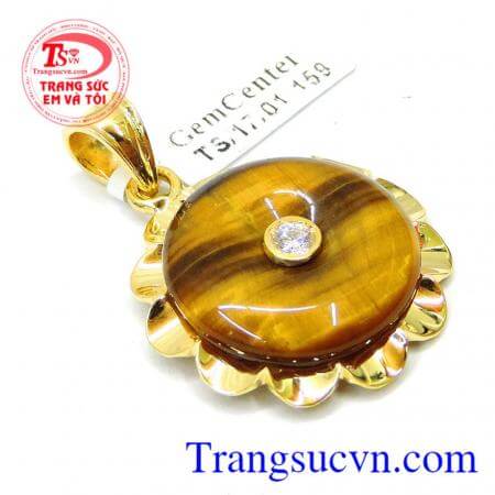 Thiết kế đơn giản, tinh tế, dễ dàng kết hợp với những trang phục khác nhau, Mặt dây đá bọc vàng duyên dáng