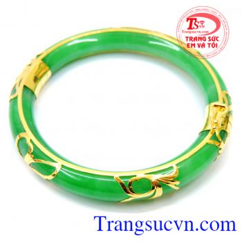 Vòng ngọc cẩm thạch bọc vàng