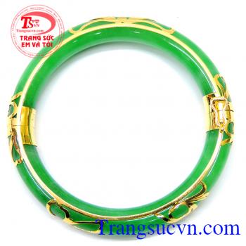 Vòng ngọc cẩm thạch bọc vàng, thiết kế hoa văn đẹp tin xảo sang trọng, vân lục phong thủy, đeo sang trọng.