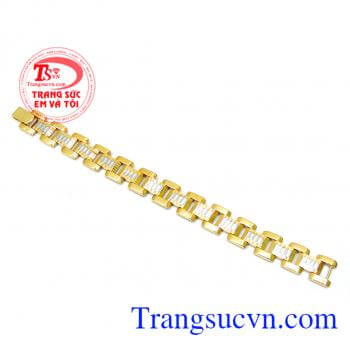 Là món quà ý nghĩa dành cho nam thể hiện được sự mạnh mẽ bản lĩnh của người đàn ông với kiểu dáng đẹp,nam tính phong cách mạnh mẽ sản phẩm được Công ty trang sức em và tôi chế tác và cung cấp trên toàn quốc.