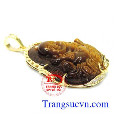 Mặt dây mắt hổ vàng tinh tế dành cho nam.