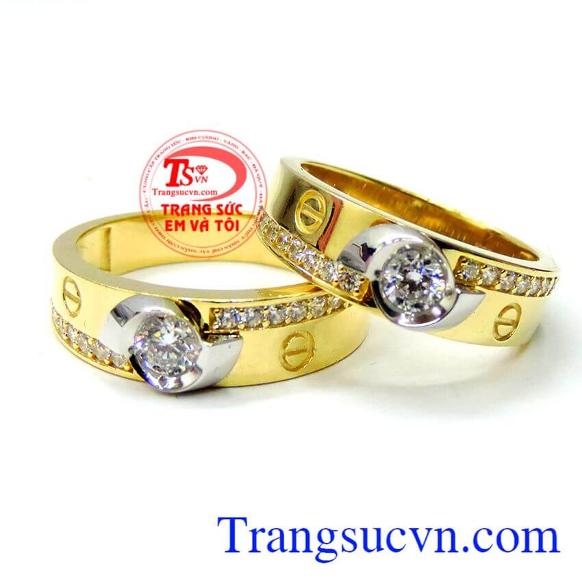 Nhẫn cưới vàng 18k nhập khẩu nguyên chiếc đảm bảo chất lượng vàng đeo bền đẹp, may mắn cho một tình yêu vĩnh cửu 