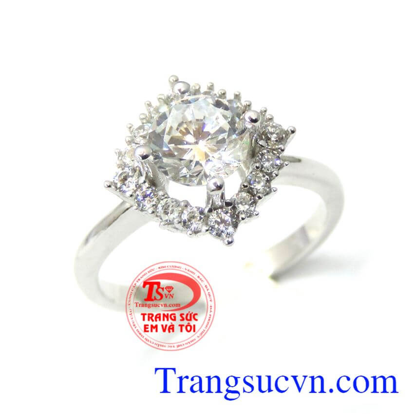 Nhẫn vàng trắng nữnhập khẩu đảm bảo chất lượng. 