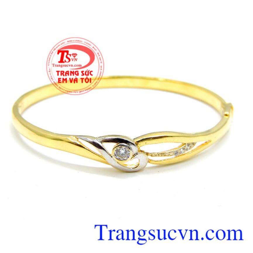 Chiếc vòng tay vàng điệu
