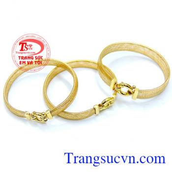 Bán Lắc tay vòng vàng rất đẹp được chị em ưa thích.