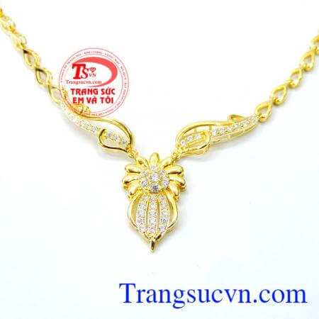 Phù hợp cho nữ với thiết kế tinh tế và sang trọng, kiềng vàng tây 10k, bảo hành 6 tháng. Kiềng vàng xuân về