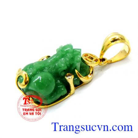 Mặt dây tỳ hưu ngọc xanh bọc vàng màu, ngọc xanh đeo hộ mệnh theo màu