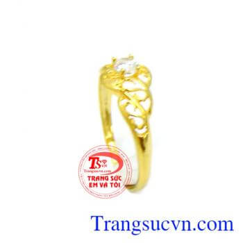 Chiếc nhẫn vàng nữ