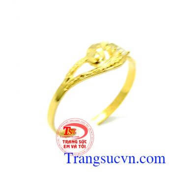 Nhẫn nữ vàng tây,được thiết kế tinh tế.