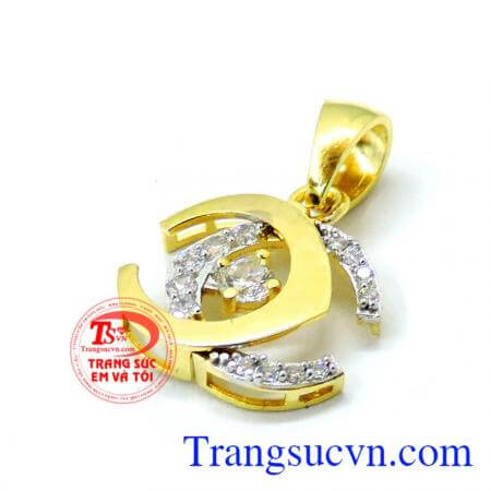Phù hợp đeo cùng dây chuyền vàng